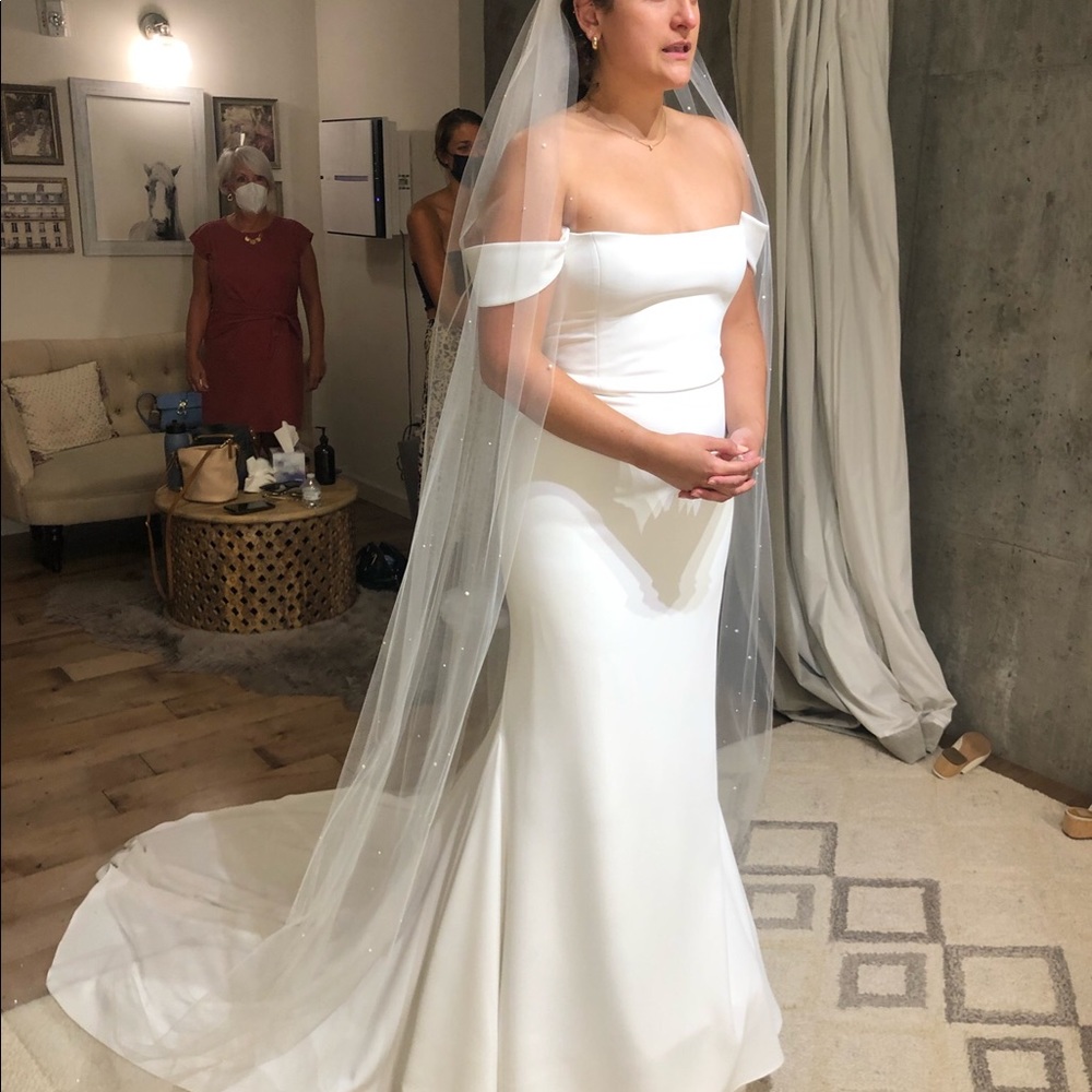NEW Never Worn Pearl Wedding Bridal Veil